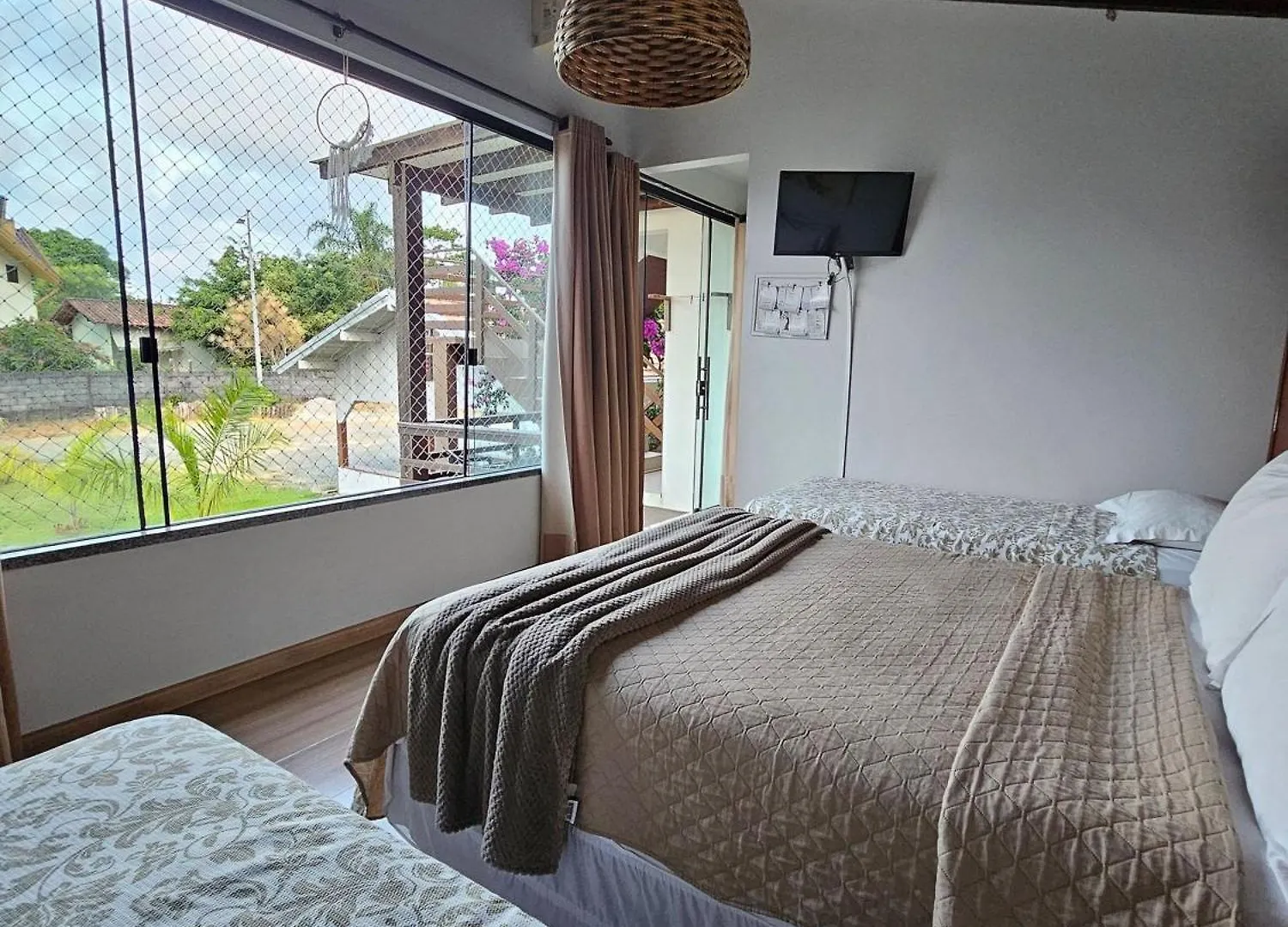 Guest house Casa Da Flor Guesthouse, Praia Grande, Beto Carrero Penha  Brazil